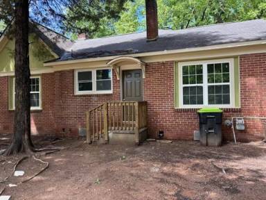 Main picture of 100 E Park St
