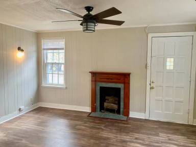Main picture of 1600 Aggie Rd