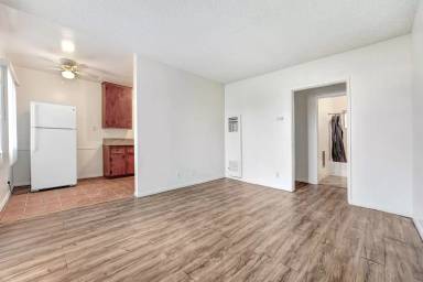 Main picture of 8451 S Normandie Ave