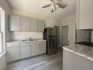 Main picture of 2044 W 98th St