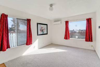 Main picture of 635 SE Fidalgo Ave