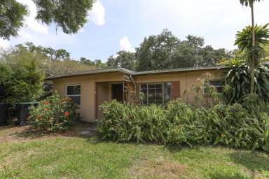 Main picture of 2002 Henderson Dr