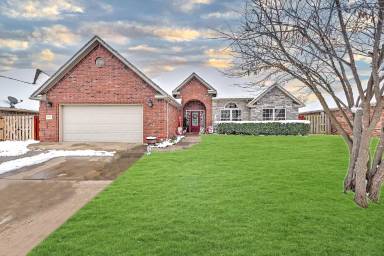 Main picture of 1130 Torbay Trce