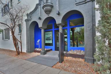Main picture of 402 E 9th St