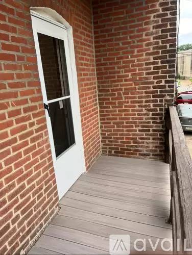 Main picture of 2537 S Lloyd St