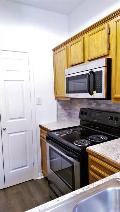 Main picture of 402 E 30th St