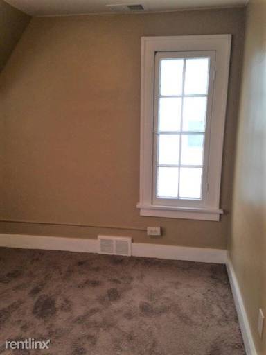 Main picture of 954 W Cross St