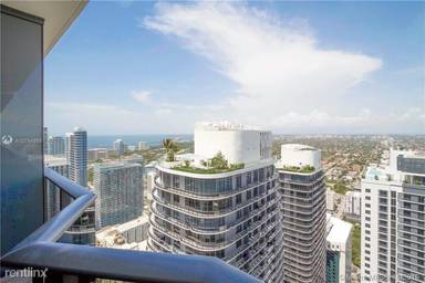 Main picture of SLS Lux