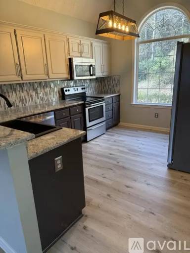 Main picture of 5982 Highway 81 E