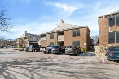 Main picture of 8545 Midpark Rd