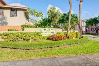 Main picture of 9894 Hammocks Blvd