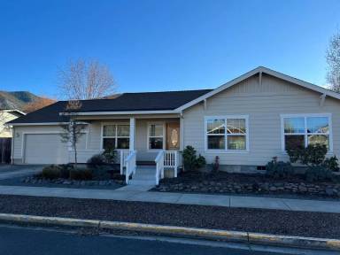 Main picture of 1312 Lithia Way