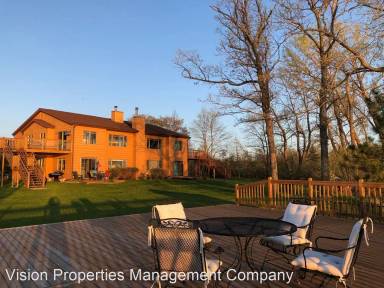 Main picture of 3501 Lakeside Dr NE