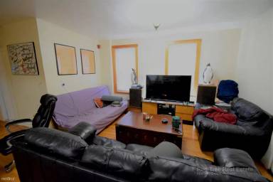 Main picture of 36 Brackett St