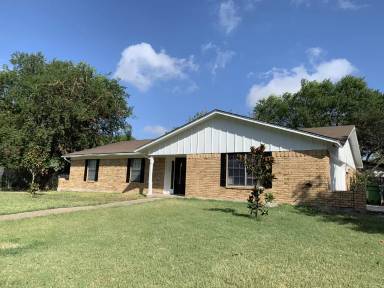 Main picture of 208 Crestwood Dr