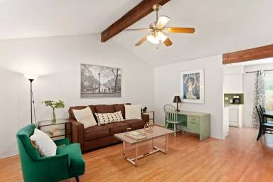 Main picture of 1601 Kinney Ave