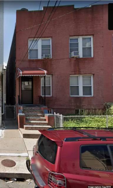 Main picture of 70 W 18th St