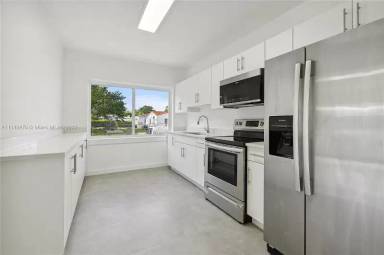 Main picture of 1151 SW 24th Ave