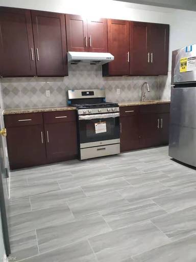 Main picture of 2021 81st St