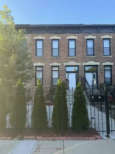 Main picture of 2435 W Flournoy St