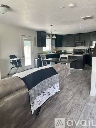 Main picture of 1092 W Stonehaven Dr