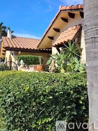 Main picture of 5229 Magellan Way W