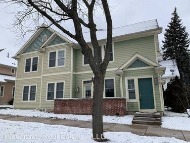 Main picture of 223 E Saint Joseph St