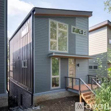 Main picture of 3060 Edwin Cir