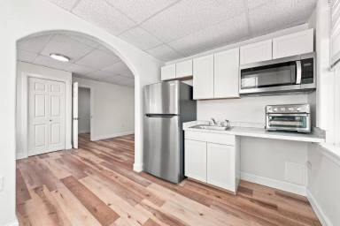 Main picture of 805 W New York Ave