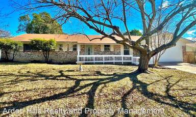 Main picture of 705 Arrow Ln