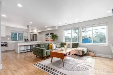 Main picture of 4925 Lowell Blvd