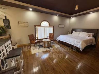 Main picture of 335 N Peachtree Ave