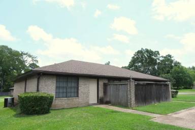 Main picture of 102 Parklane Dr