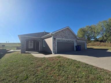 Main picture of 374 Michaels Ct