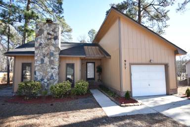 Main picture of 957 Kennesaw Dr