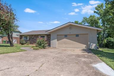 Main picture of 811 S Riviera Dr