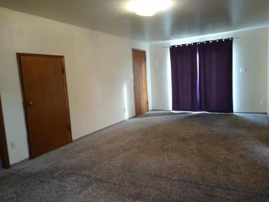 Main picture of 612 E Broadway Ave