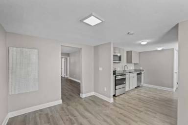 Main picture of 710 28th St NW
