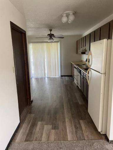 Main picture of 512 Breezy Point Dr