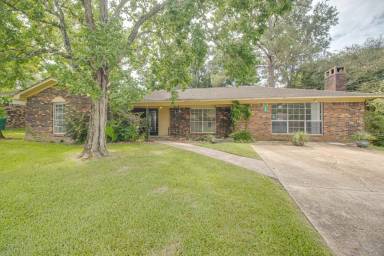 Main picture of 107 Deanna St