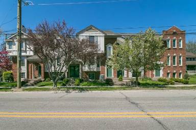 Main picture of 392 W Ann Arbor Trl