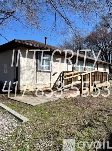 Main picture of 2226 N Pierce Ave