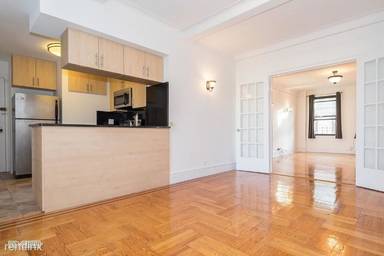 Main picture of 235 W 76th St