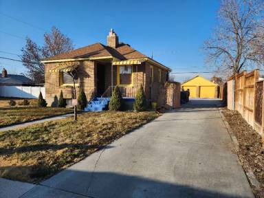 Main picture of 211 E Maple St