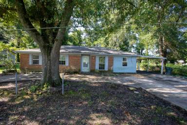 Main picture of 2904 McLeod St