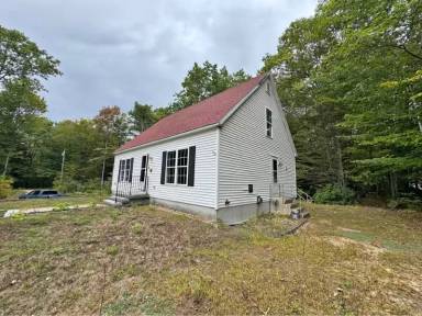Main picture of 15 McGrath Dr
