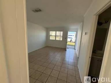 Main picture of 715 W 13th St