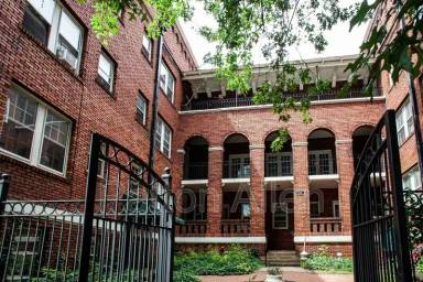 Main picture of 116 E Chestnut St