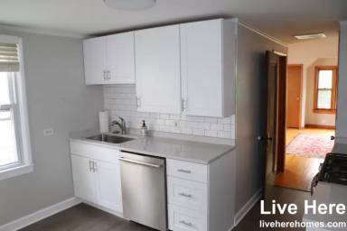 Main picture of 4825 N Oakley Ave