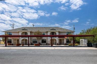 Main picture of 100 Ramon Cardenas Dr